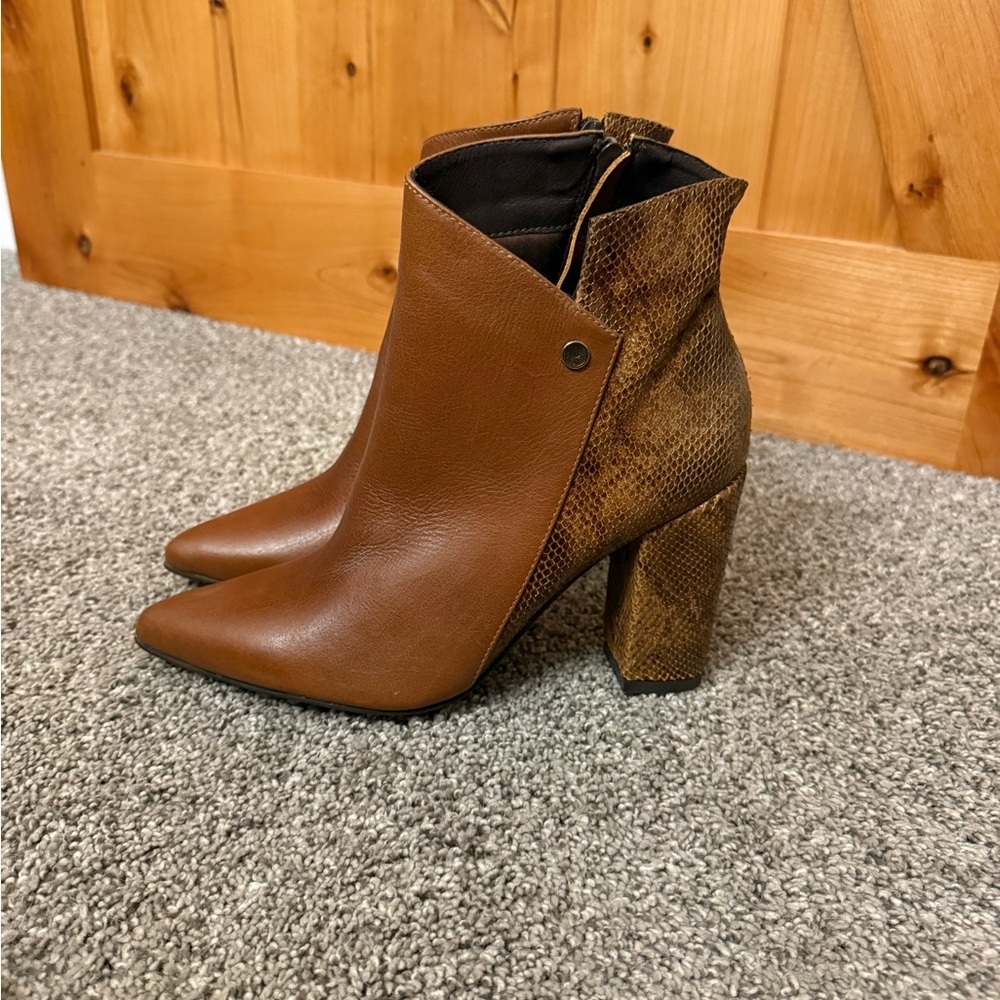 Stivali Brown and Tan Ankle Booties